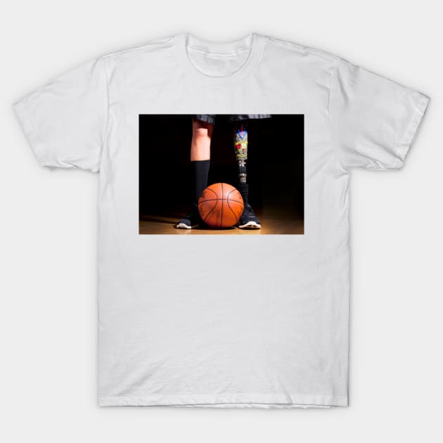 Amputee basketball athlete (C022/6881) T-Shirt by SciencePhoto